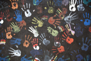 Diversity handprints 300x200 - Droit international des Droits de l’Homme (droit des Nations Unies)